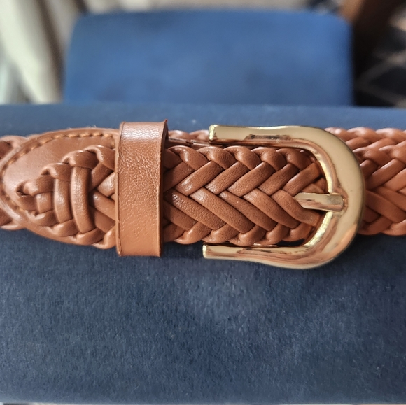 Small / Medium Faux Leather Woven Belt - Picture 2 of 3
